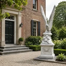 Groot beeld van een adelaar - XXL tuinbeeld - steen