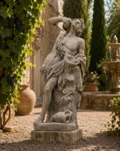 Groot tuinbeeld van een Griekse god - klassiek stenen figuur