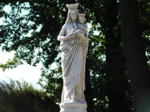 Tuinbeeld Maria met Kind op sokkel – steen – 130 cm