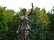 Dame Justice – 76 cm – statue en polyrésine aspect bronze