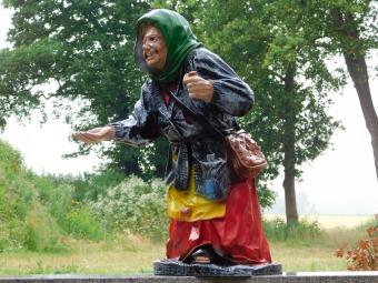 Bettlerin XL – humorvolle Statue – Polystone – 80 cm