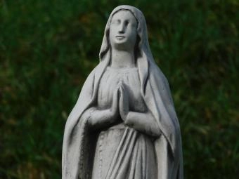 Maria - stenen beeld - 70 cm - klassiek wit - in detail