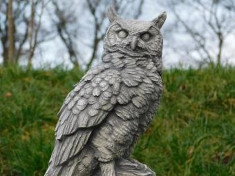 Zittende kat, stenen figuur, H. 40 cm, 13 kg, grijs, vorstbestendig, van gegoten steen voor buiten
