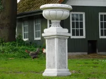 Élégant pot de fleurs sur piédestal – 83 cm – pierre – classique