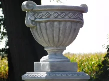 Pot de fleurs sur piédestal avec anges – 108 cm – pierre classique