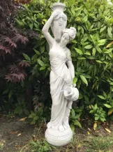 Waterornament waterkruiken - staande vrouw - tuinbeeld