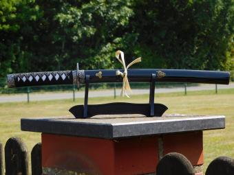 Katana sur pied – avec fourreau – 45 cm – décoration