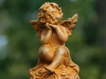 Engel beeld gietijzer – 15,5 cm – engel met rozen – rustiek
