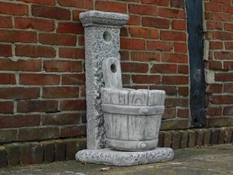 Fontaine classique en pierre avec seau décoratif – 80 cm de hauteur