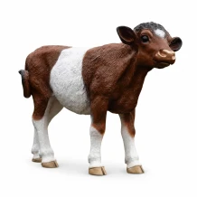Kunststof tuinbeeld van een kalf - bruin / witte vachtkleur