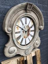 Horloge œil de bœuf – 72 cm – décor en polystone – aspect vieilli