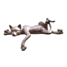 Liggende kat - polystone - 37 cm - bruin - kunstbeeld