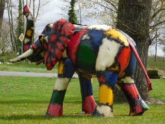 Olifant beeld – metaal – slurf omhoog – 138 x 175 cm