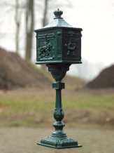 Staande gietijzeren brievenbus - 120 cm - groene postbus
