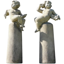 Klassieke set van 2 Putti op sokkel - 130 cm - vintage steen