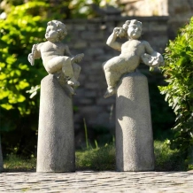 Klassieke set van 2 Putti op sokkel - 130 cm - vintage steen