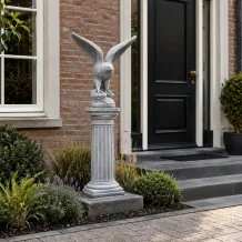 Stenen adelaar op sokkel – 130 cm – klassiek tuinbeeld