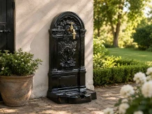 Staande tuinfontein – 89 cm – zwart aluminium met kraan