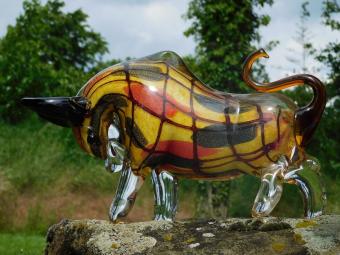 Glasgeblazen stier – handgemaakt glaskunstwerk – kleurrijk