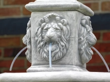 Fontaine lion XL - 125 cm - pierre - avec becs verseurs