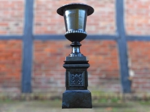 Vase de jardin en fonte sur pied – 125 cm – noir classique