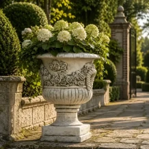 Bloempot met rozen – 50 cm – sierlijk reliëf – steen