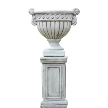 Bloempot op sokkel – 90 cm – klassieke bokaalvorm – steen
