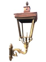 Wandlamp vierkant L bestaande uit koper en messing