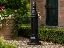 Staande fontein – zwart – aluminium – met messing kraan
