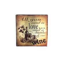 Metalen schild met passende tekst: Love ...bottle of wine