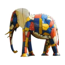 Groot tuinbeeld van een levensgrote olifant - metaal