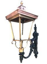 Wandlamp met lady black beugel met uit koper en messing vierkante lampenkop