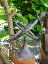 Cadran Solaire Antique En Fonte – Décoration Jardin Rustique 42 Cm, Fixation Sol, Relaxdays