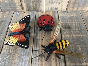 Biene, Schmetterling und Marienkäfer aus Gusseisen, farbenprächtig.