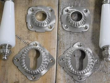 Ensemble de quincaillerie de porte - serrure cylindrique adaptée - nickel mat avec poignées en porcelaine blanche