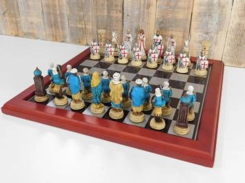 Mooi schaakspel met het thema: ''CRUSADE VS MUSLIM'