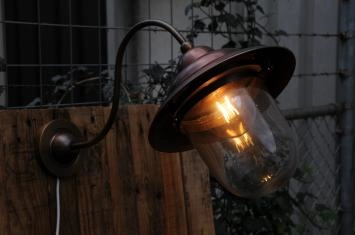 Retro-Wandleuchte, aus Kupfer + Messing und Glas