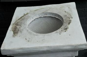 Plinthe - pierre - 60 cm - finition blanche classique - massif