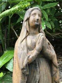 Mariabeeld vol steen, prachtig in detail , kleur oxid