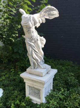 Engel - Nike - auf Sockel - Steinstatue - 165 cm - klassisch