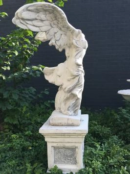 Engel - Nike - auf Sockel - Steinstatue - 165 cm - klassisch