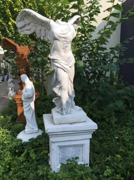 Engel - Nike - auf Sockel - Steinstatue - 165 cm - klassisch