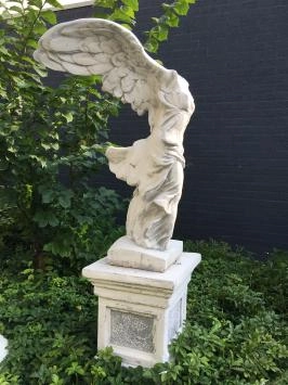 Engel - Nike - auf Sockel - Steinstatue - 165 cm - klassisch