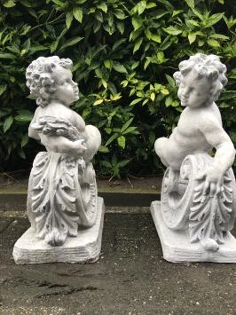 Liegender Engel - Feder auf Locke - Steinstatue - 81 cm