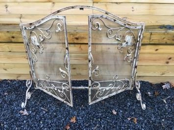 Haardbescherming, spatscherm , Victoriaans smeedijzer , kleur white-rust