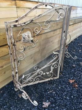 Haardbescherming, spatscherm , Victoriaans smeedijzer , kleur white-rust