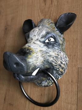 Wildschweinkopf aus Eisen, mit Handtuchring