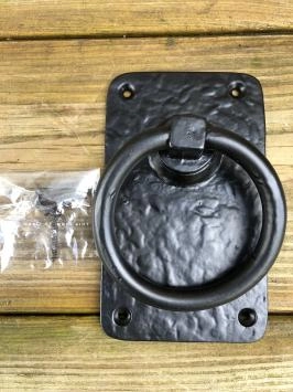Anneau rustique en tant que volet de porte / volet de portail - métal laqué noir