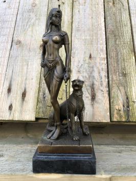 Eine Bronzestatue von Kleopatra mit PANTHER