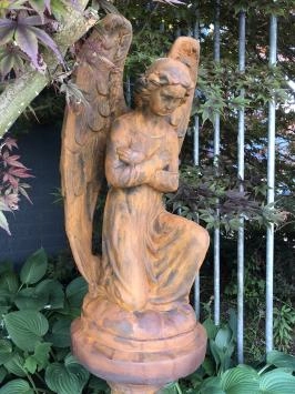 Ange à genoux - pierre - 82 cm - oxyde - avec ailes